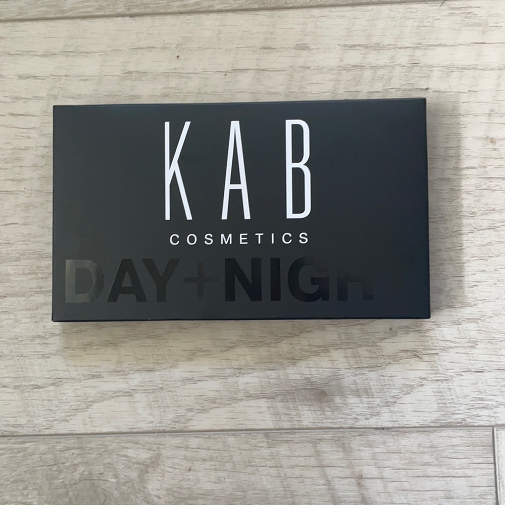 Eye shadow pallet